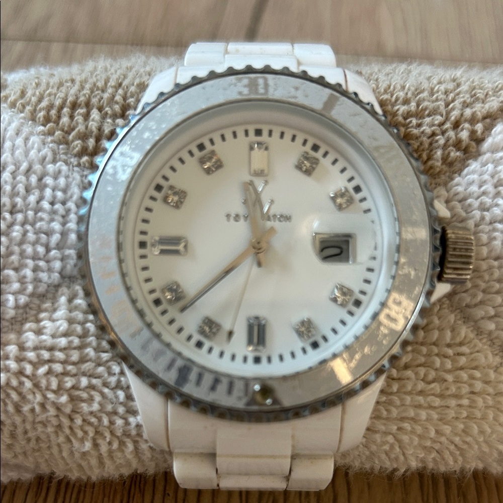 ToyWatch White Plasteramic Classic Watch Crystal Markers Date 41mm